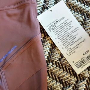 Women's Lululemon Cargo SHR Hiking Short 8" Size 8 Color: Dark oxide